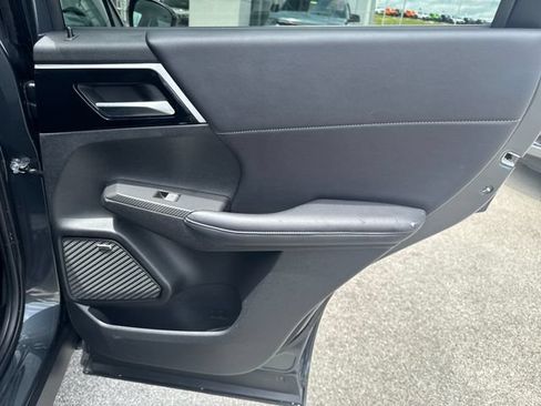 Used 2025 Mitsubishi Outlander AWD image 26