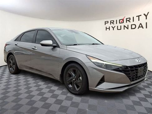 Used 2021 Hyundai Elantra SEL image 3