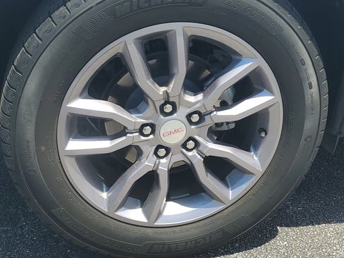 Used 2023 GMC Terrain SLT w/ Infotainment Package II FWD image 9