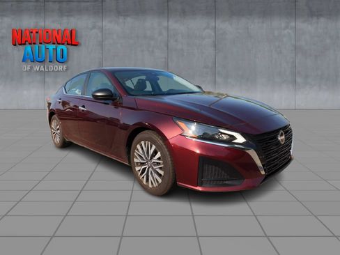 Used 2025 Nissan Altima 2.5 SV FWD image 1