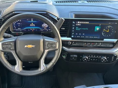 Used 2025 Chevrolet Silverado 2500 LT w/ Convenience Package image 16