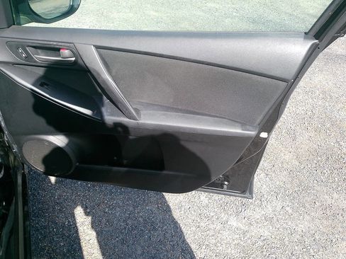 Used 2013 MAZDA MAZDA3 i Sport image 33