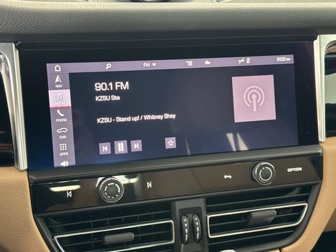Certified 2022 Porsche Macan AWD/4WD image 19