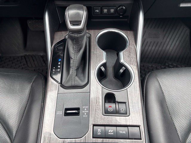 Used 2020 Toyota Highlander Platinum AWD/4WD image 34