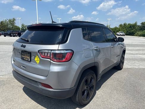 Used 2019 Jeep Compass Latitude AWD/4WD image 4
