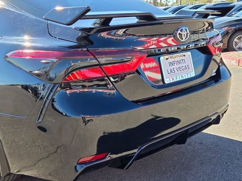 Used 2021 Toyota Camry SE w/ Cold Weather Package image 9