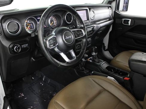 Used 2020 Jeep Gladiator Overland w/ LED Lighting Group image 18