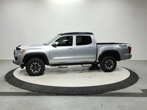Used 2022 Toyota Tacoma SR AWD/4WD image 5