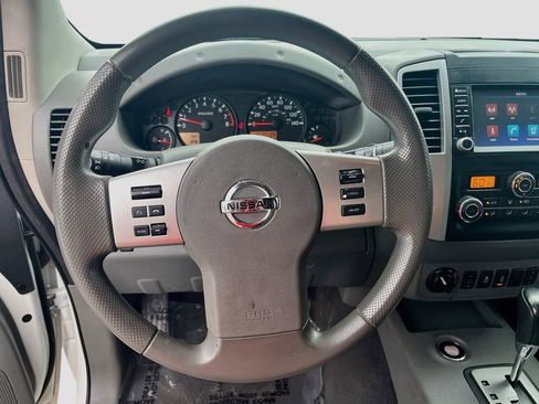 Used 2021 Nissan Frontier SV w/ Midnight Edition Floor Mats AWD/4WD image 11
