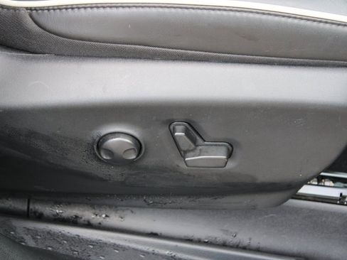 Used 2023 Chrysler Pacifica Limited w/ S Appearance Package image 31