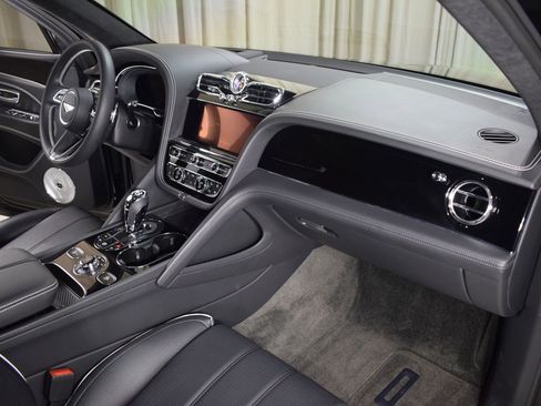 Certified 2023 Bentley Bentayga image 24