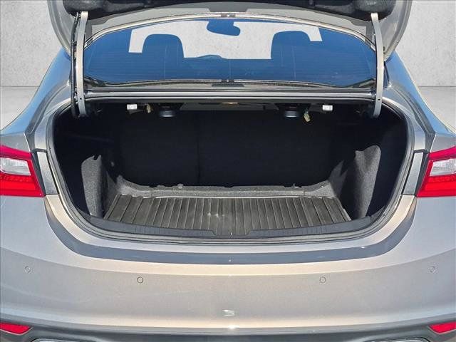 Used 2017 Chevrolet Malibu Premier w/ Premier Sun and Wheel Package FWD image 6