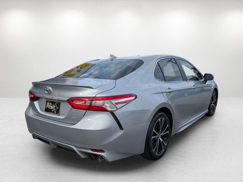 Used 2020 Toyota Camry SE image 5