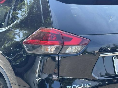 Used 2020 Nissan Rogue SV AWD/4WD image 9