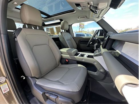 Used 2025 Land Rover Defender 90 S image 19