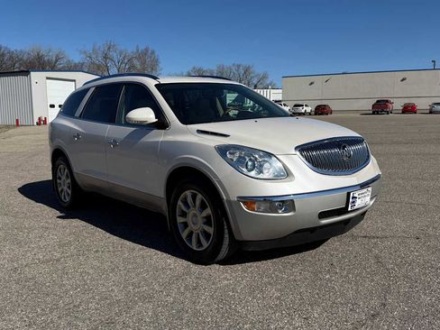 Used 2011 Buick Enclave CXL image 2