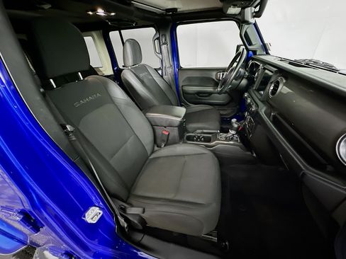 Used 2019 Jeep Wrangler Unlimited Sahara AWD/4WD image 28