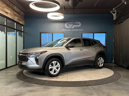 Used 2024 Chevrolet Trax LS w/ LPO, Blackout Package image 7