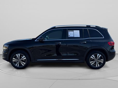 Used 2025 Mercedes-Benz GLB 250 4MATIC image 2