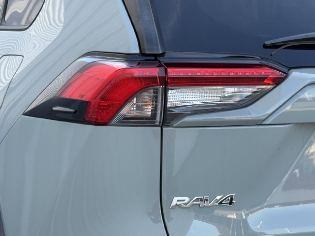 Used 2021 Toyota RAV4 XLE Premium FWD image 7