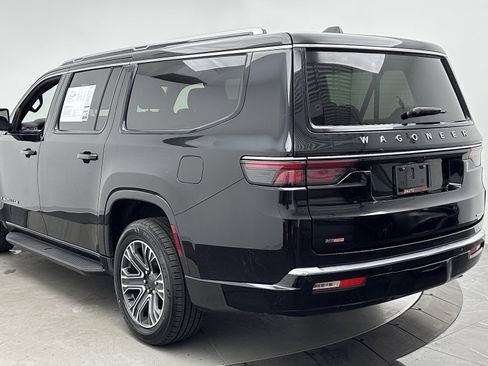 Used 2024 Jeep Wagoneer L Series II RWD image 6