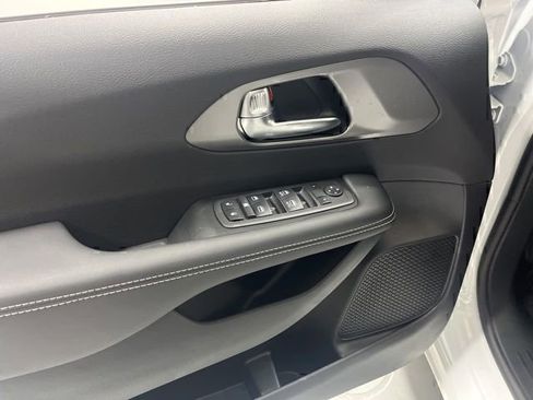 New 2025 Chrysler Voyager LX image 6