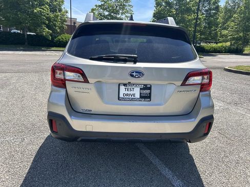Used 2018 Subaru Outback 2.5i Limited AWD/4WD image 6