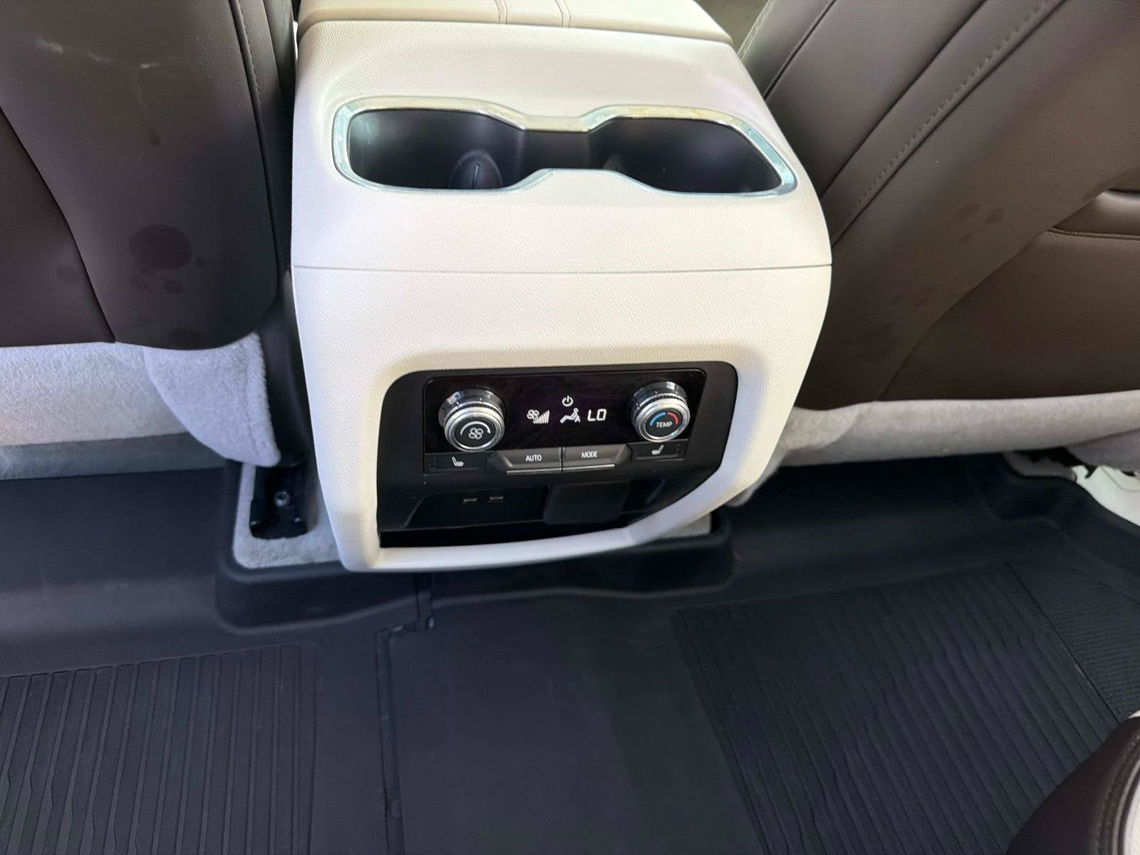 Used 2024 GMC Acadia Denali w/ Super Cruise Package FWD image 16
