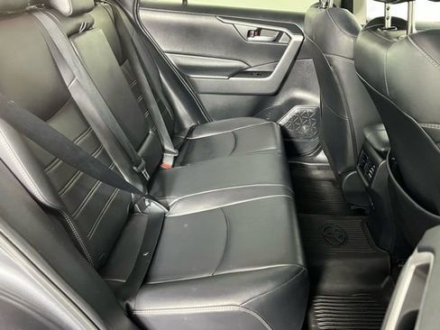 Used 2020 Toyota RAV4 XLE Premium image 29
