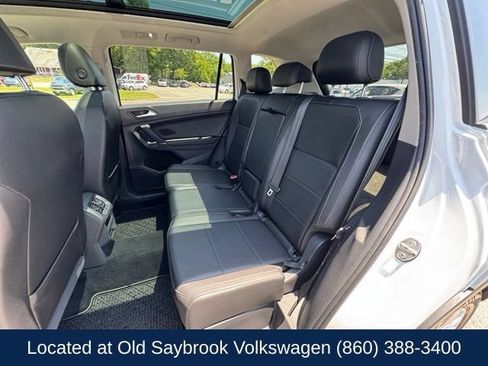 Used 2018 Volkswagen Tiguan SE w/ Panoramic Sunroof Package AWD/4WD image 11