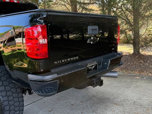 Used 2017 Chevrolet Silverado 2500 LTZ image 27
