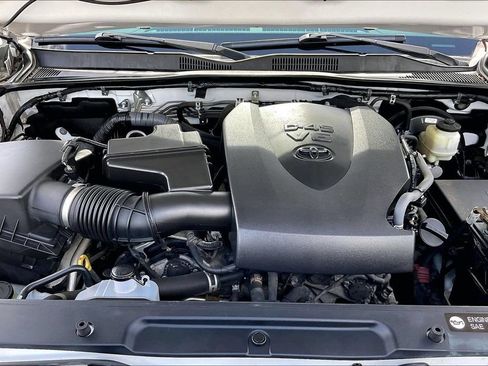 Used 2016 Toyota Tacoma Limited w/ Towing Package RWD image 30