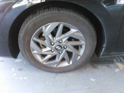 Used 2024 Hyundai Elantra SEL FWD image 5