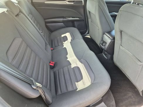 Used 2019 Ford Fusion SE FWD image 20
