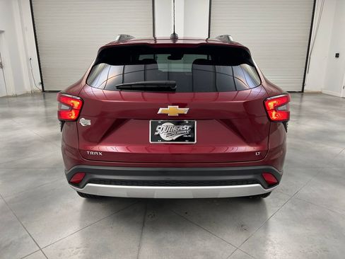 Used 2025 Chevrolet Trax LT w/ LT Convenience Package FWD image 6
