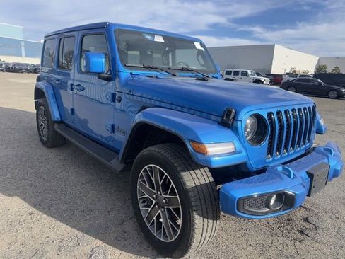 Used 2023 Jeep Wrangler Unlimited Sahara AWD/4WD image 3