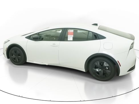 New 2026 Toyota Prius Plug-In Hybrid FWD image 4