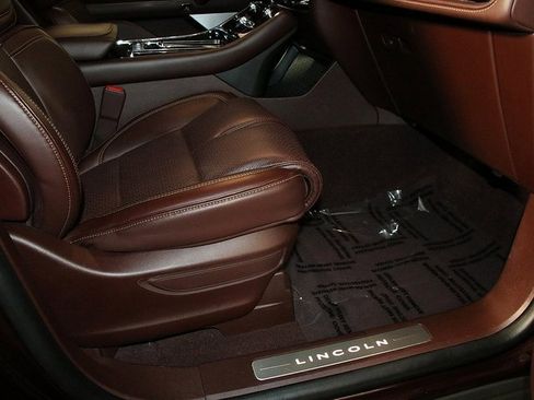 Used 2023 Lincoln Aviator Black Label w/ Class IV Trailer Tow Package image 37