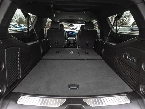 Used 2025 Chevrolet Suburban Premier image 38