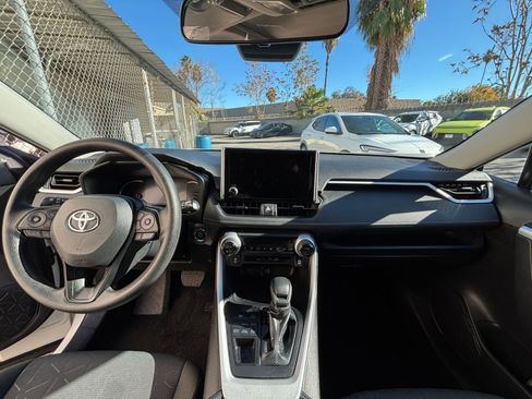 Used 2025 Toyota RAV4 XLE image 33