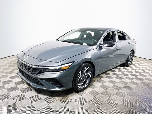 Used 2025 Hyundai Elantra Sport FWD image 7
