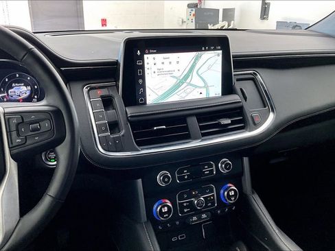 Used 2023 GMC Yukon SLT w/ SLT Premium Package image 8