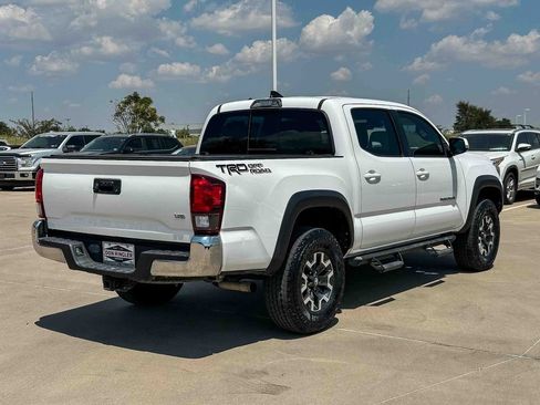 Used 2018 Toyota Tacoma TRD Off-Road RWD image 3