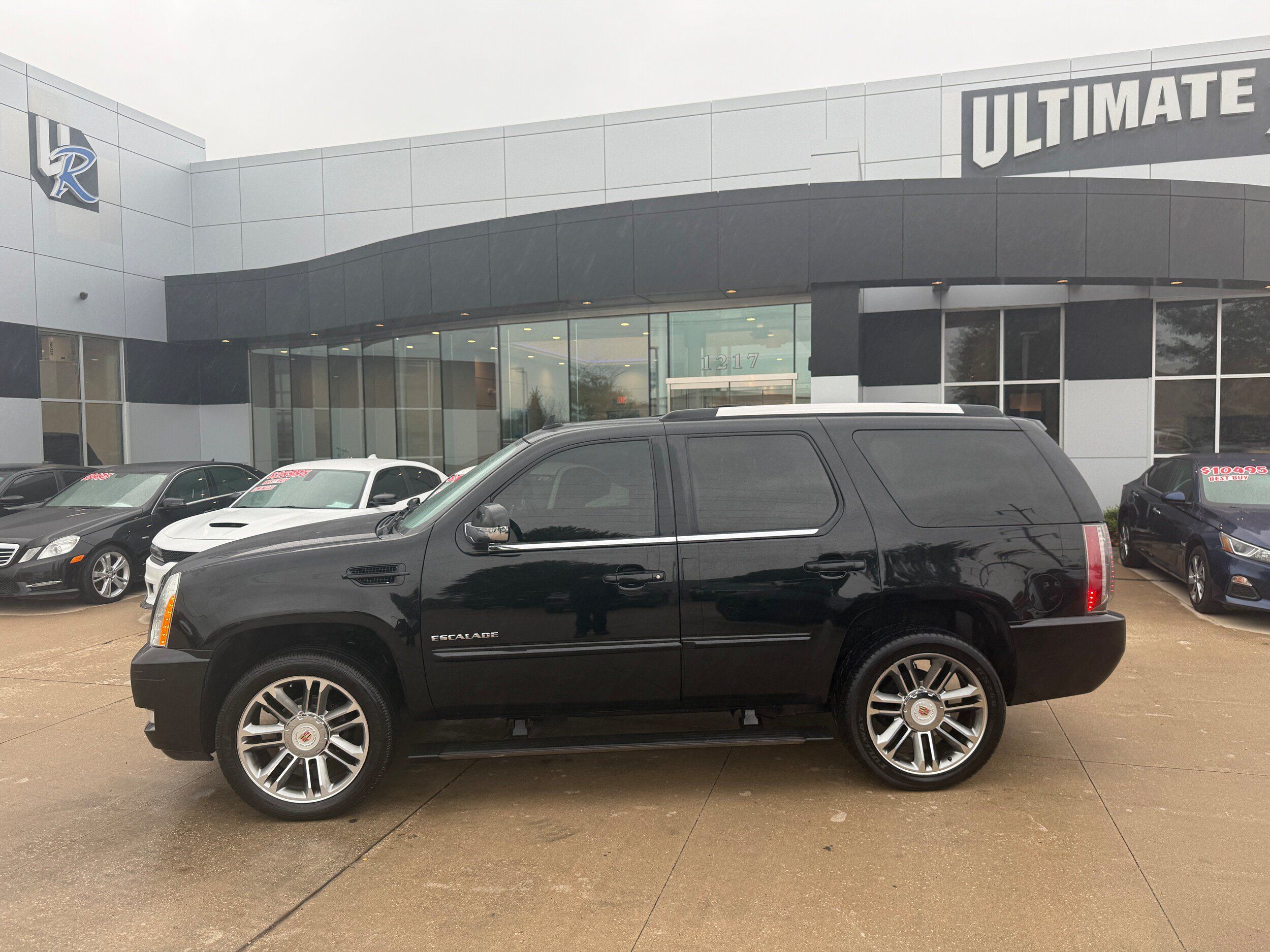 Used 2013 Cadillac Escalade Premium AWD/4WD image 4