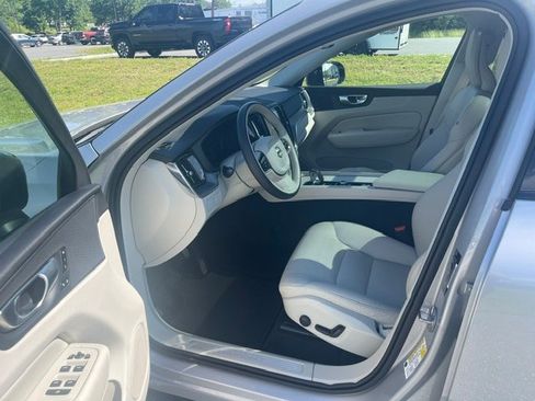 Used 2024 Volvo XC60 B5 Core w/ Climate Package AWD/4WD image 9