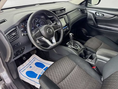 Used 2018 Nissan Rogue SV w/ Premium Package FWD image 11