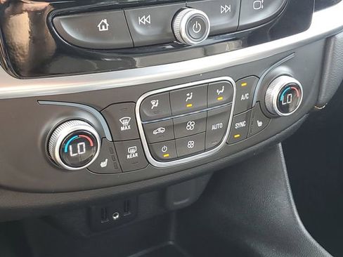 Used 2018 Chevrolet Traverse LT AWD/4WD image 19