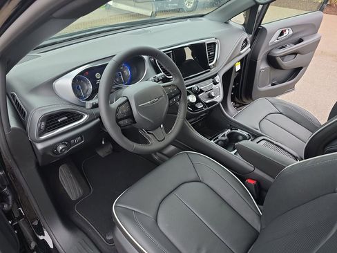 New 2026 Chrysler Pacifica Limited AWD/4WD image 18