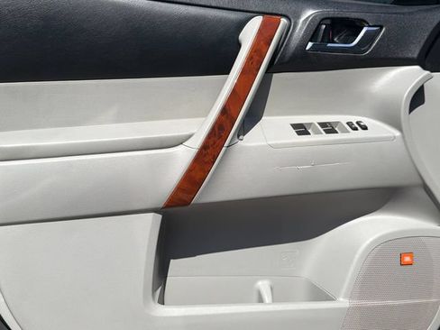 Used 2013 Toyota Highlander Limited FWD image 12