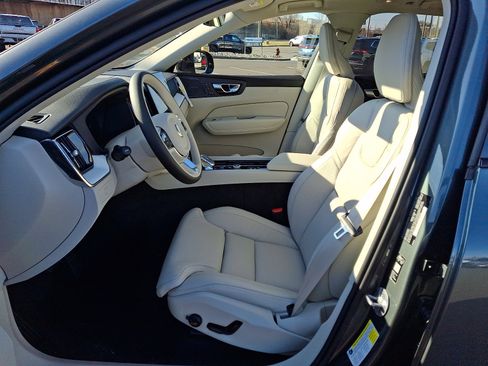 New 2026 Volvo XC60 B5 Ultra w/ Protection Package Premier image 11